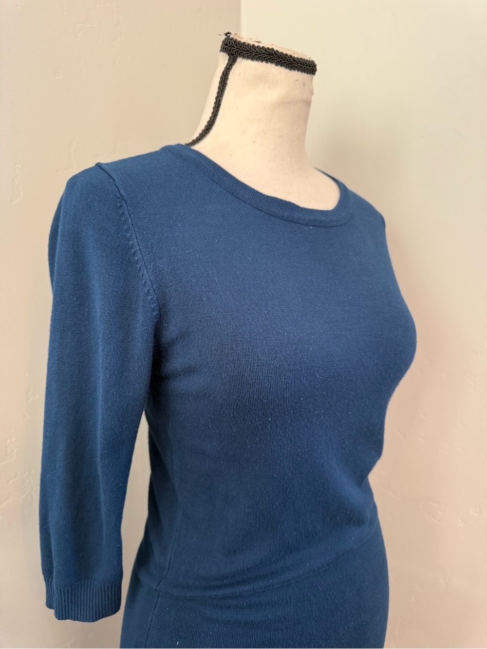 Classic Navy Midi Knit Dress - Sleek Everyday Style - Picture 9 of 12